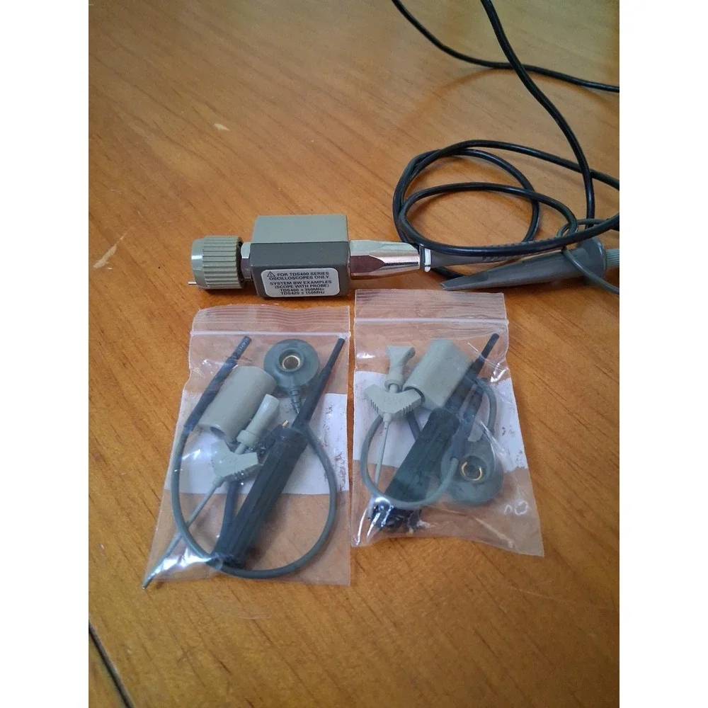 Passive oscilloscope probe from Tektronix Tek P6138.